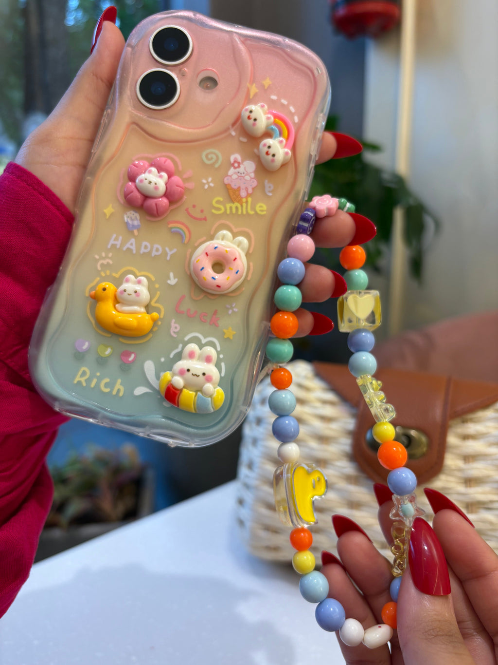 Curvy Edge Clear iPhone Case with Charm – Trendy & Protective